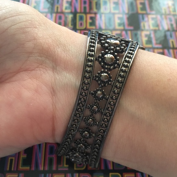 Cuff bracelet - Picture 2 of 2